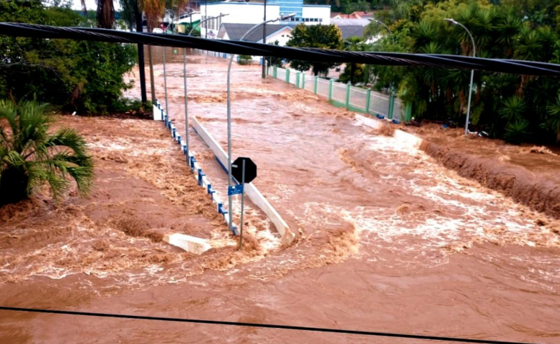Cidades de Santa Catarina contabilizam estragos após fortes chuvas