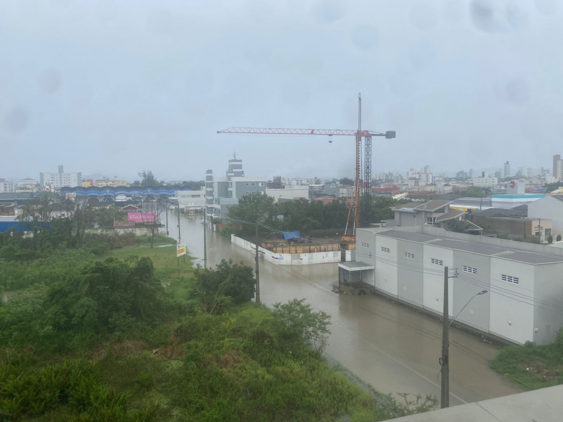 Bairro Dehon já começa a ter alagamentos devido às chuvas 