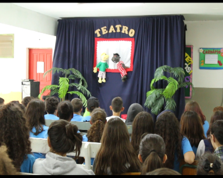Peça teatral debate abuso sexual em Imbituba