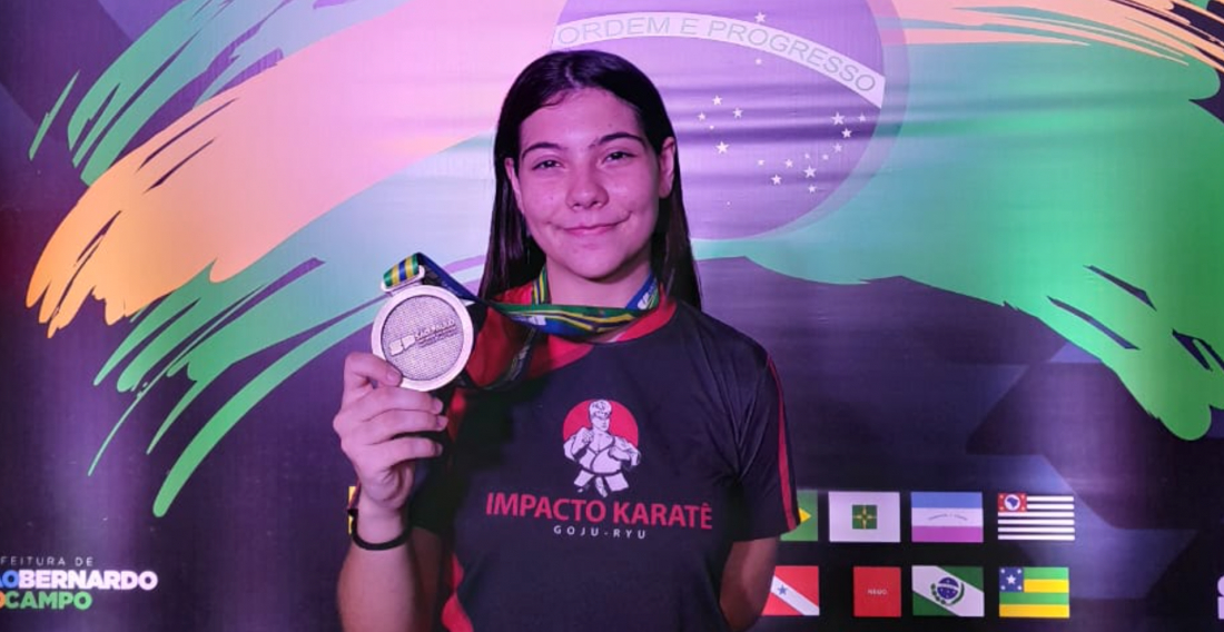 Karateca de Tubarão leva medalha de bronze no Campeonato Brasileiro de Karatê mesmo após lesão