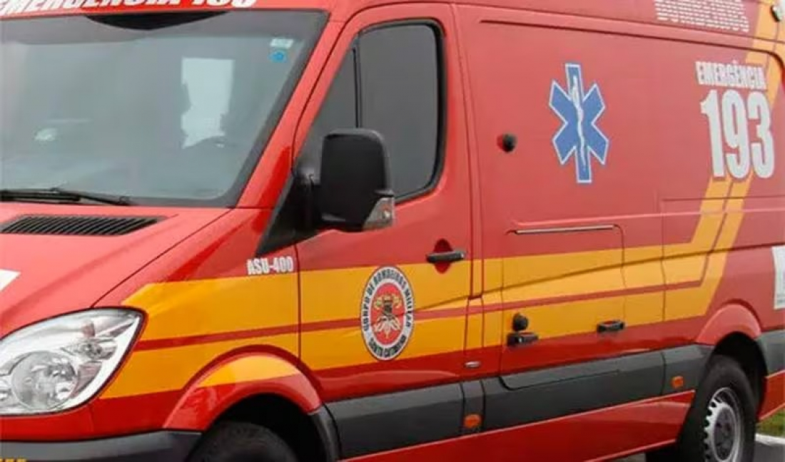 Menina de 12 anos fica em estado grave após cair do 5º andar de prédio em Tubarão