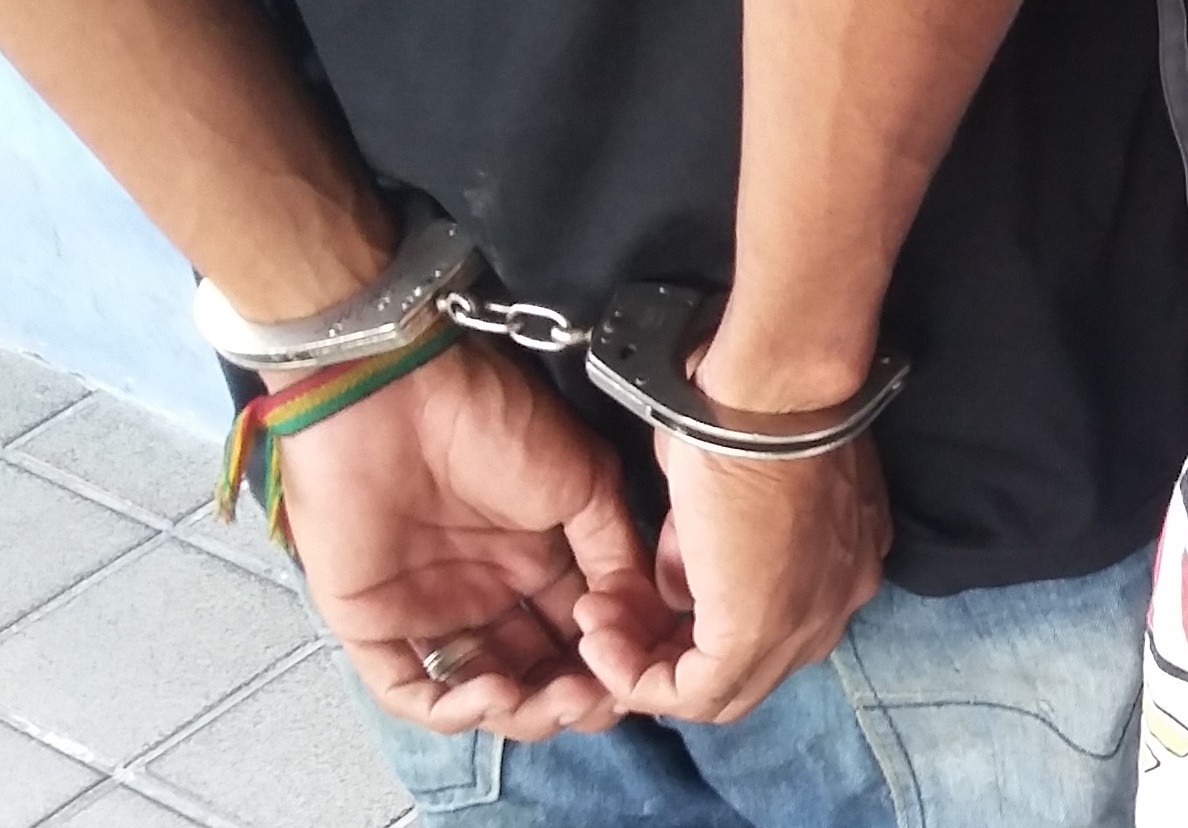 Jovem é preso com arma e droga em Braço do Norte