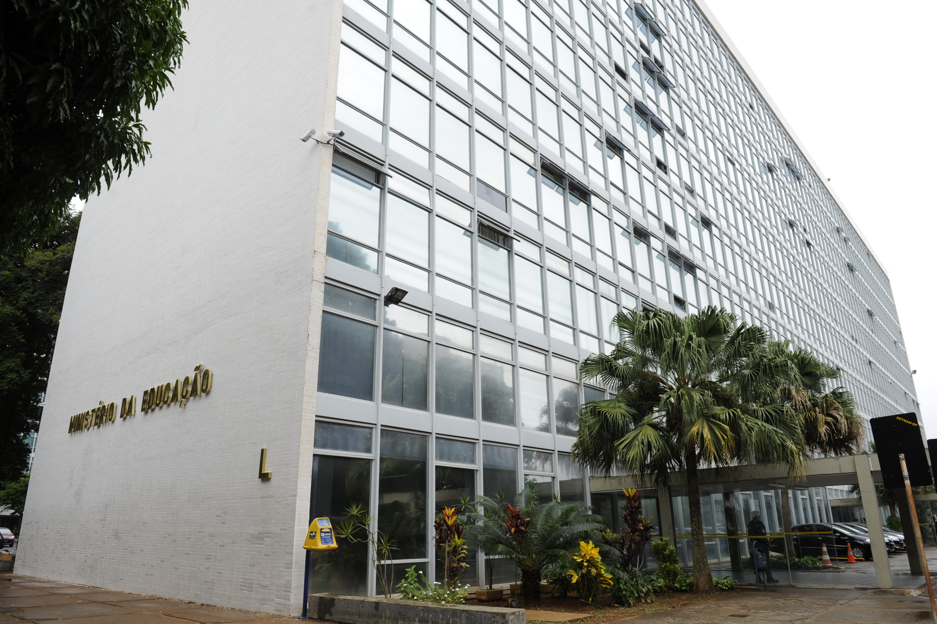 MEC pede alteração no início do horário de verão por conta do Enem