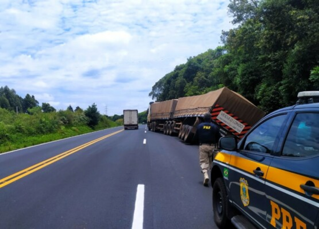 PRF divulga balanço de acidentes e fiscalização em rodovias federais de Santa Catarina em 2023