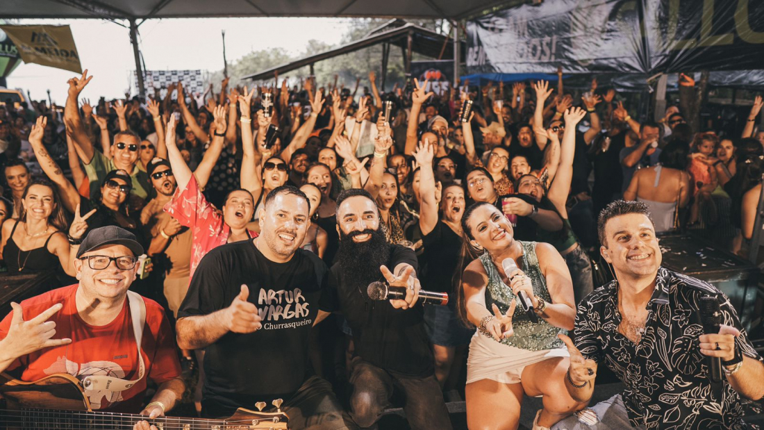 3ª edição do Costelaço do Churrasqueiro faz sucesso na praia do Camacho