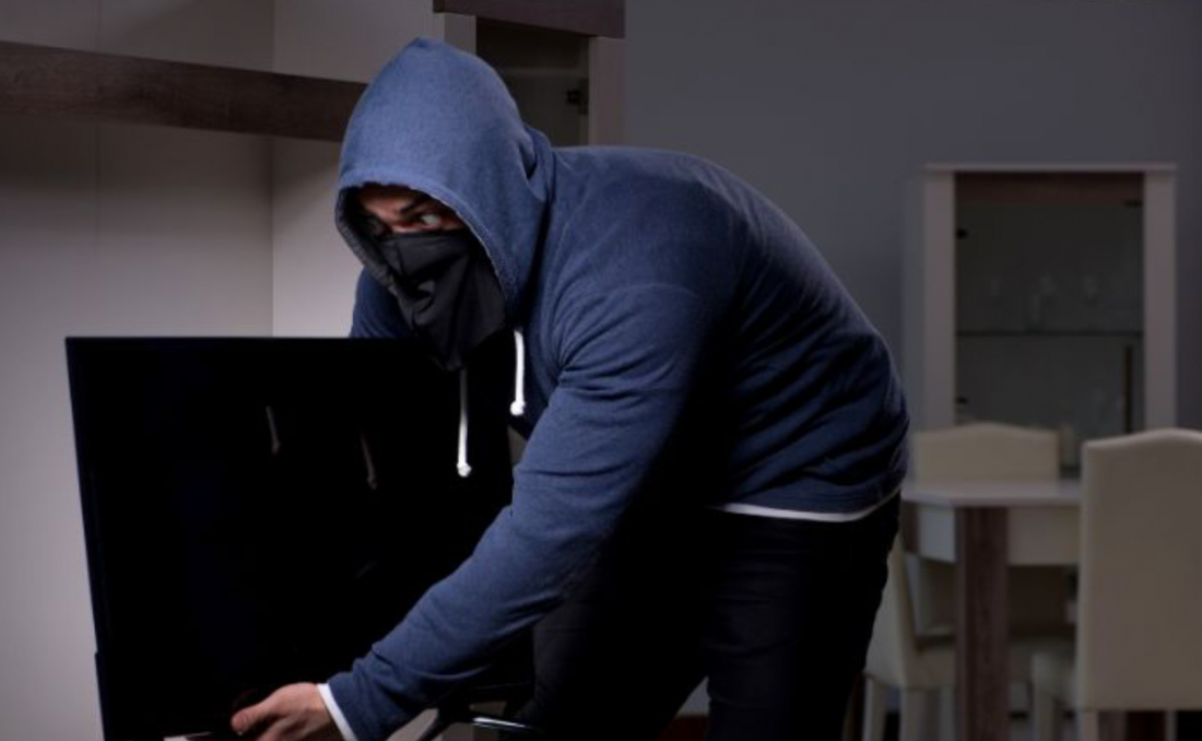 Filho furta bens da casa da própria mãe para trocar por drogas em Tubarão