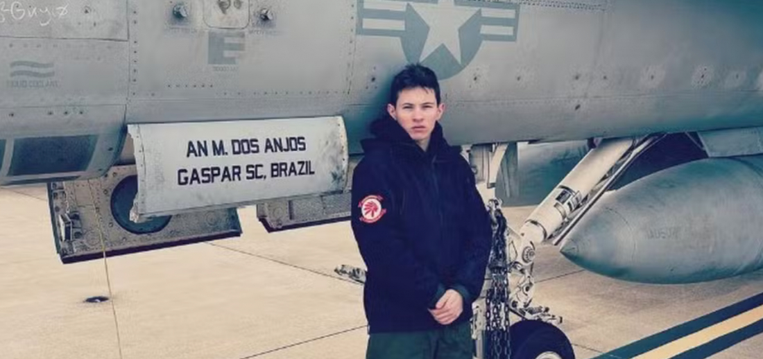 Catarinense tem nome gravado em jato da Marinha dos EUA