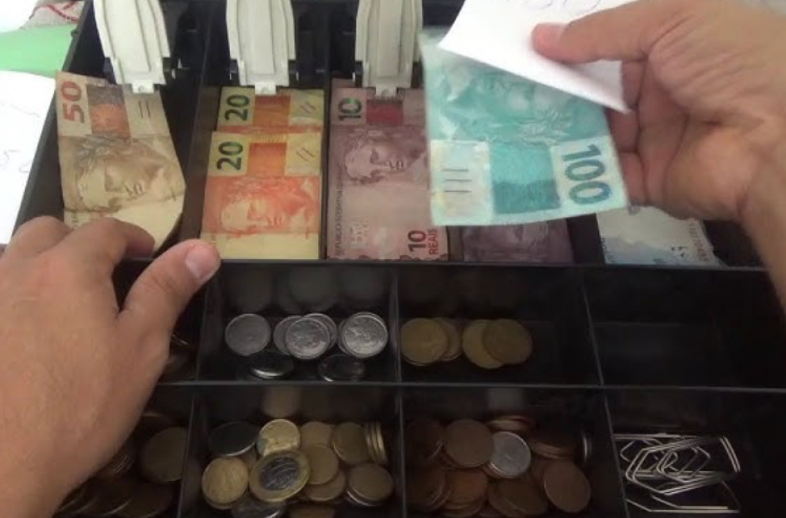 Homem supostamente armado rouba caixa de restaurante em Sangão