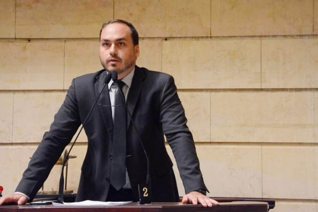 Carlos Bolsonaro é alvo de operação da Polícia Federal