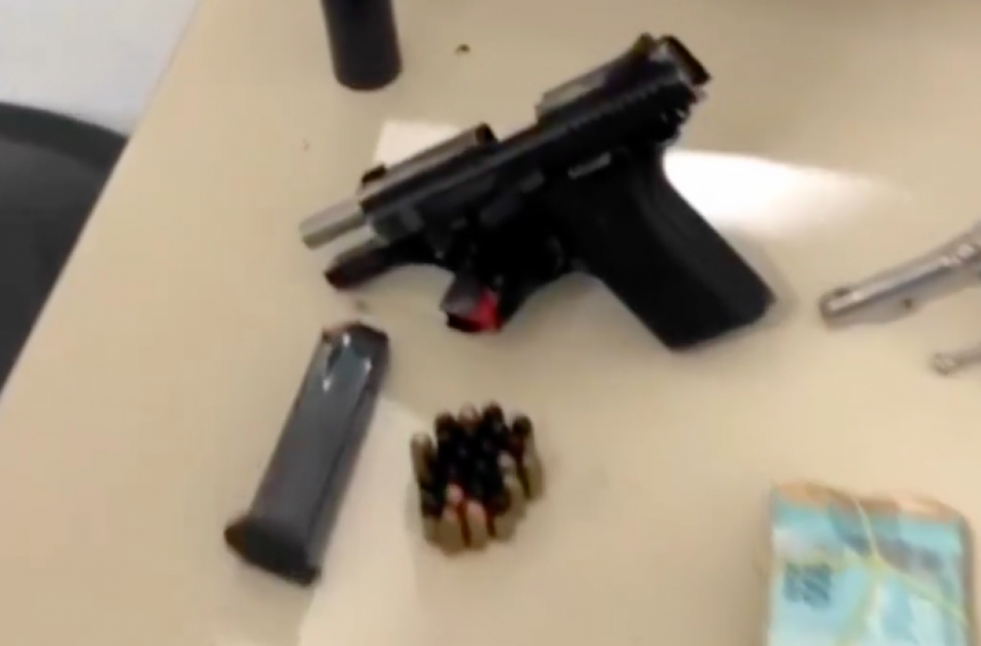 Líder do tráfico e dono de bar são presos por armazenamento de armas em estabelecimento de Tubarão