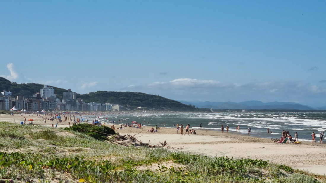 Domingo (4) começa com calor e sol e pode terminar com pancadas de chuva