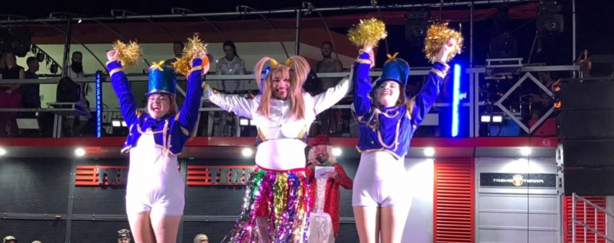 Baile das Bonecas abre a folia lagunense