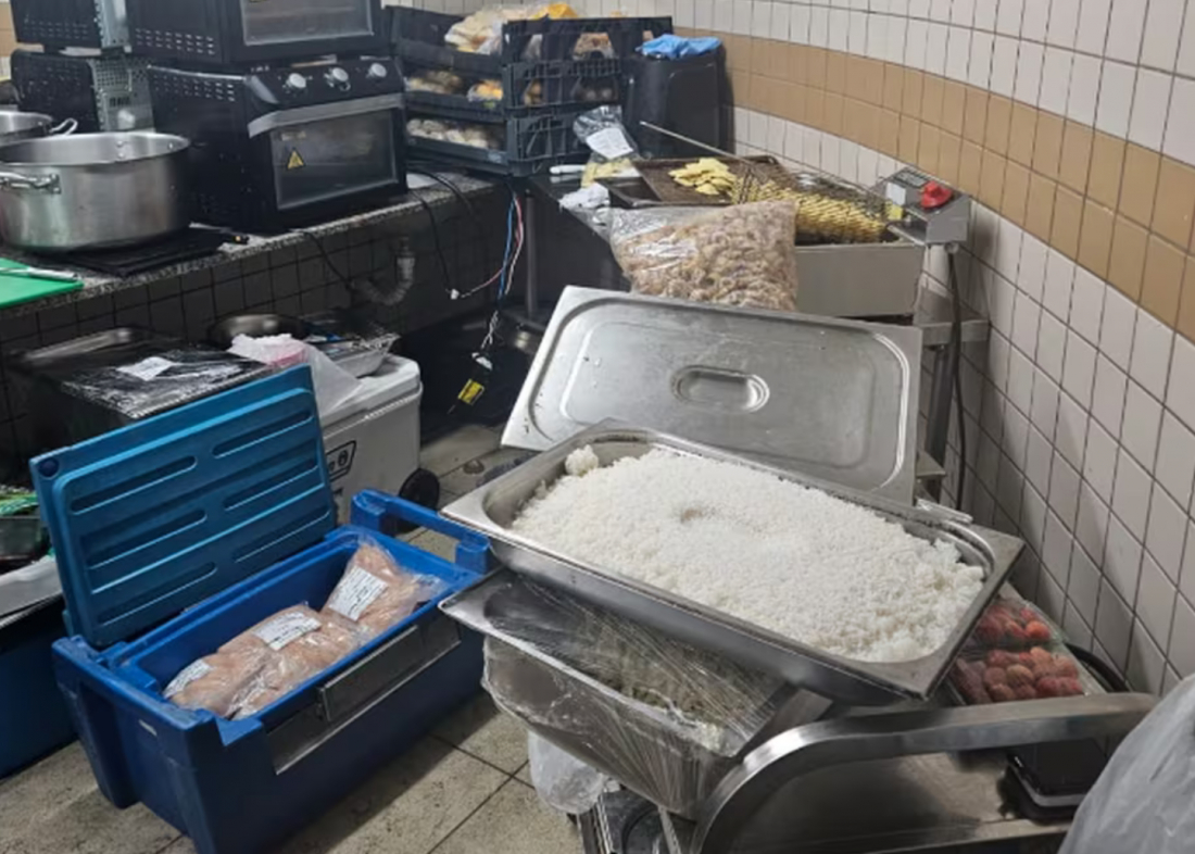 Camarote da Sapucaí preparava comida no banheiro; responsável é presa