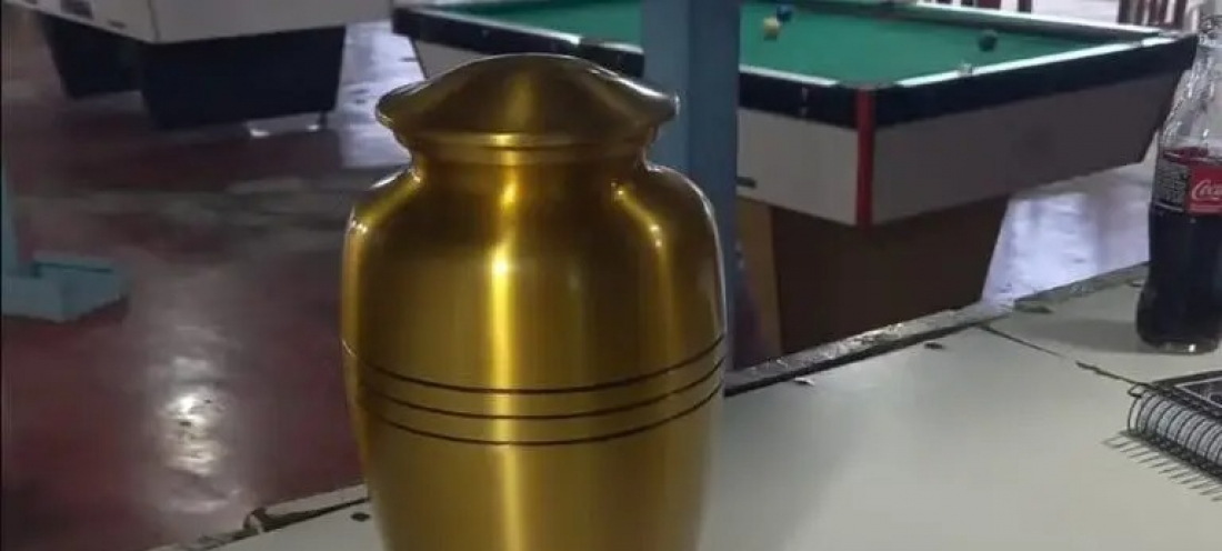 Esqueceram de mim: urna funerária com cinzas é deixada em bar de Itapema