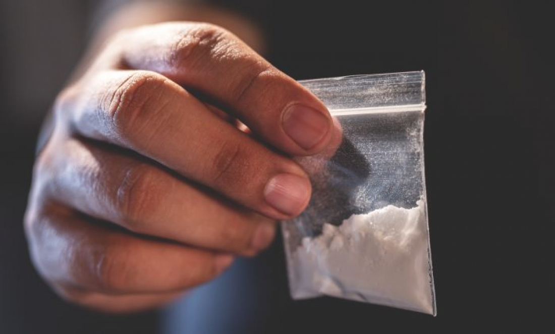 Polícia Militar de Laguna realiza duas prisões por tráfico de drogas