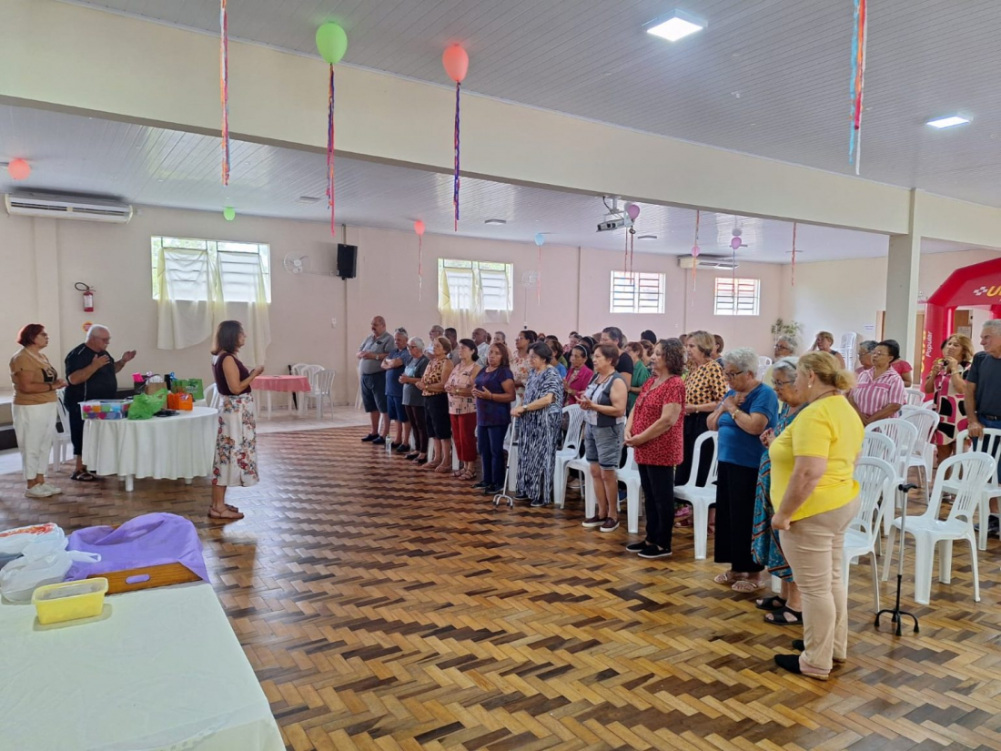 Cinematerapia reúne mais de 100 idosos em Capivari de Baixo