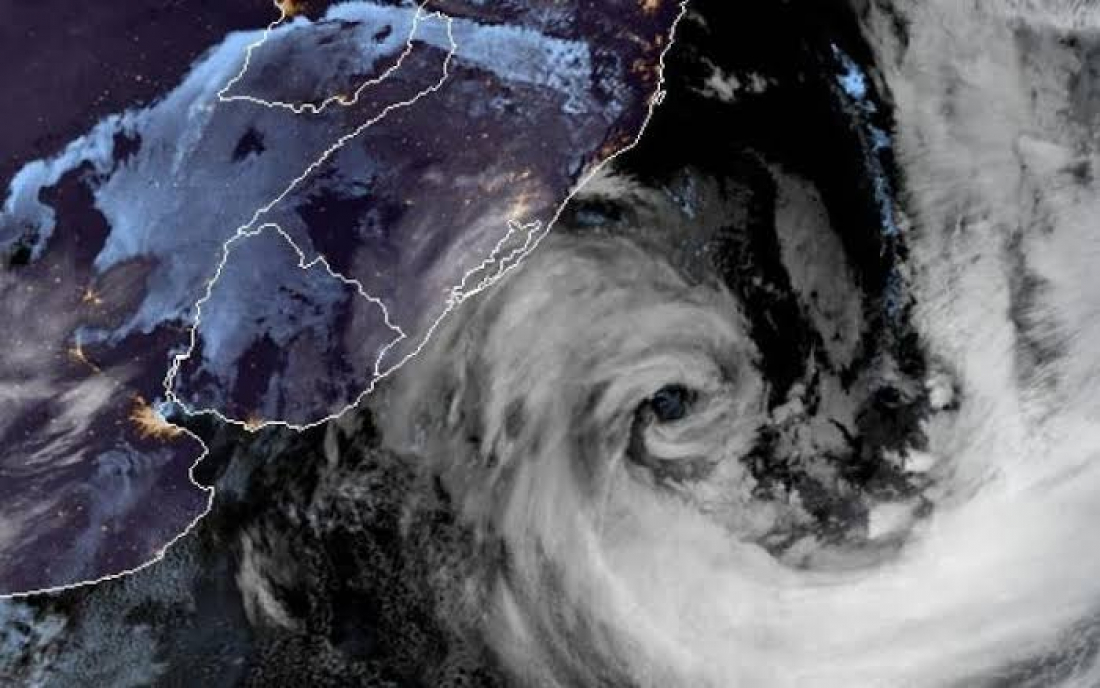 Tempestade subtropical deixa tempo nublado e chuvoso em regiões de SC