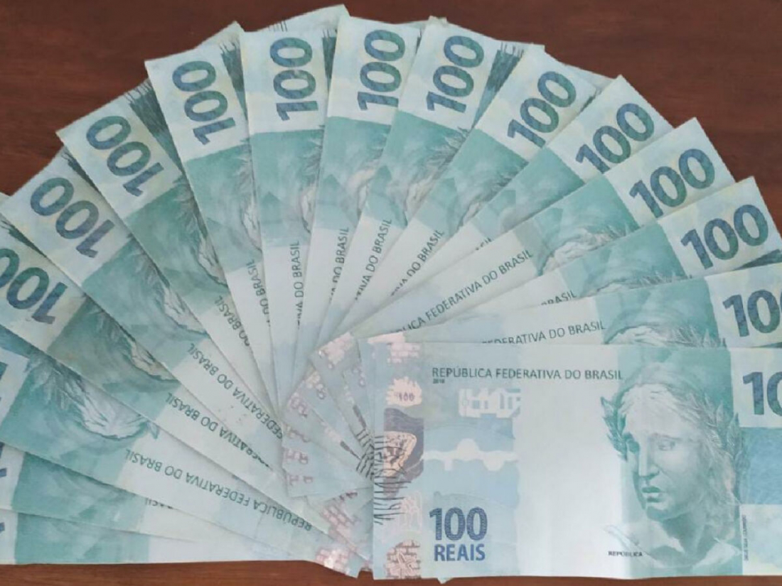 Casal dá golpe e usa notas falsas em pagamento de mais de R$400,00 em Garopaba