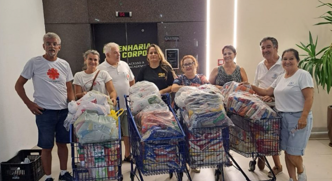 Mais de 400 quilos de alimentos são arrecadados no show 'Natan por aí'