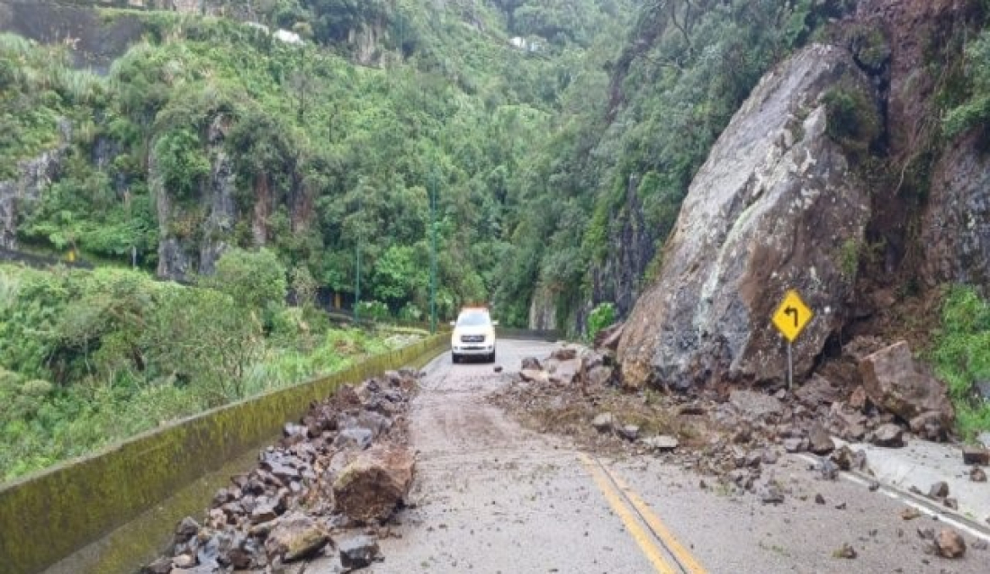 Serra do Rio do Rastro é interditada após queda de rocha gigante 