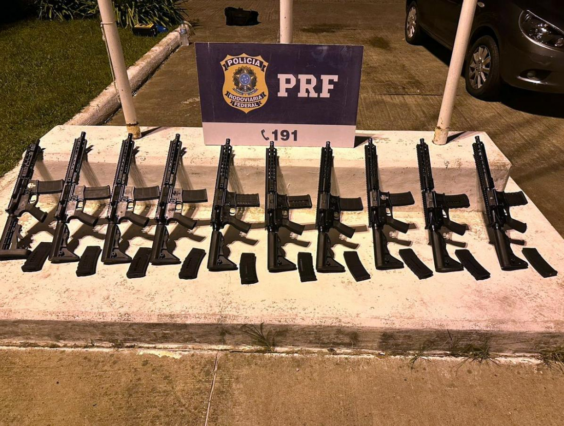 Em SC: PRF localiza 10 fuzis escondidos no tanque e lataria de carro na BR-280 