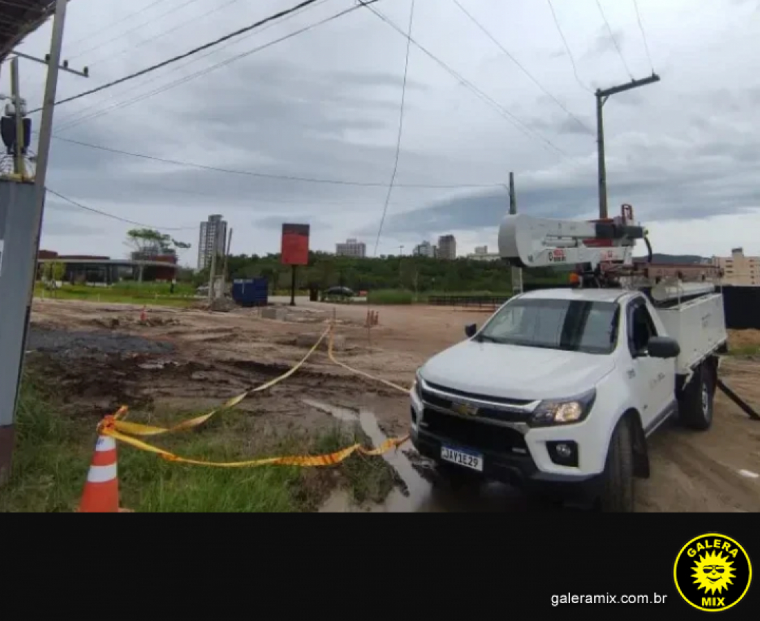 Em SC: vergalhão cai de obra e dois pedestres que passavam são eletrocutados em Porto Belo