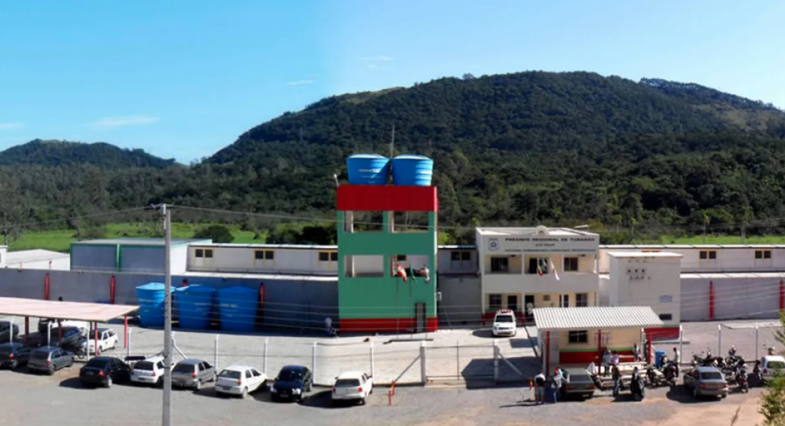 Presídio de Tubarão é parcialmente interditado devido à superlotação após ação do MPSC