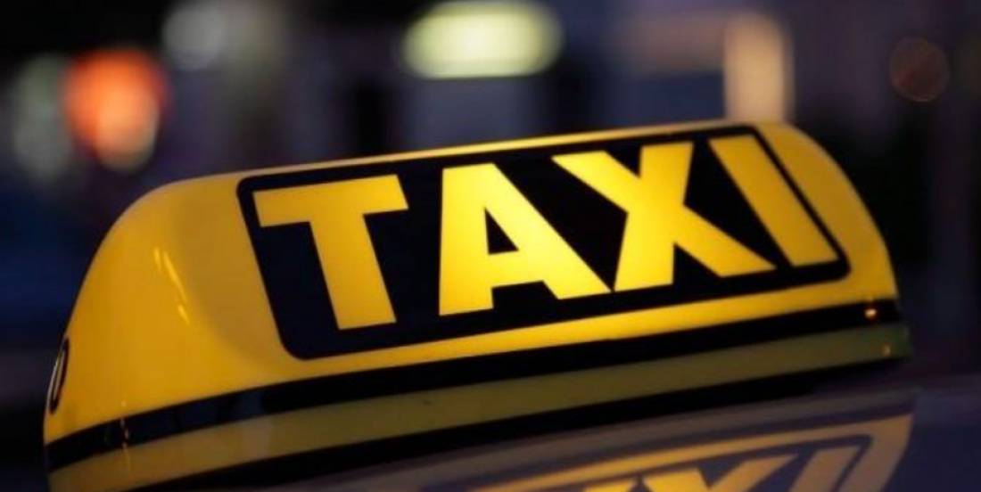 Taxista é vítima de assalto durante corrida em Laguna