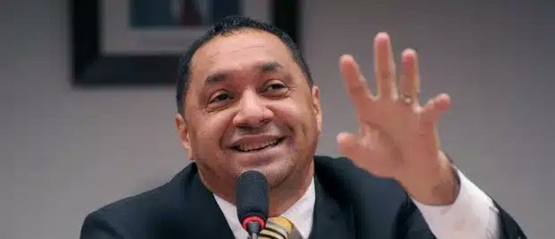 Tiririca é acusado de importunação sexual por 'dedada nas nádegas' em prestador de serviços em SP