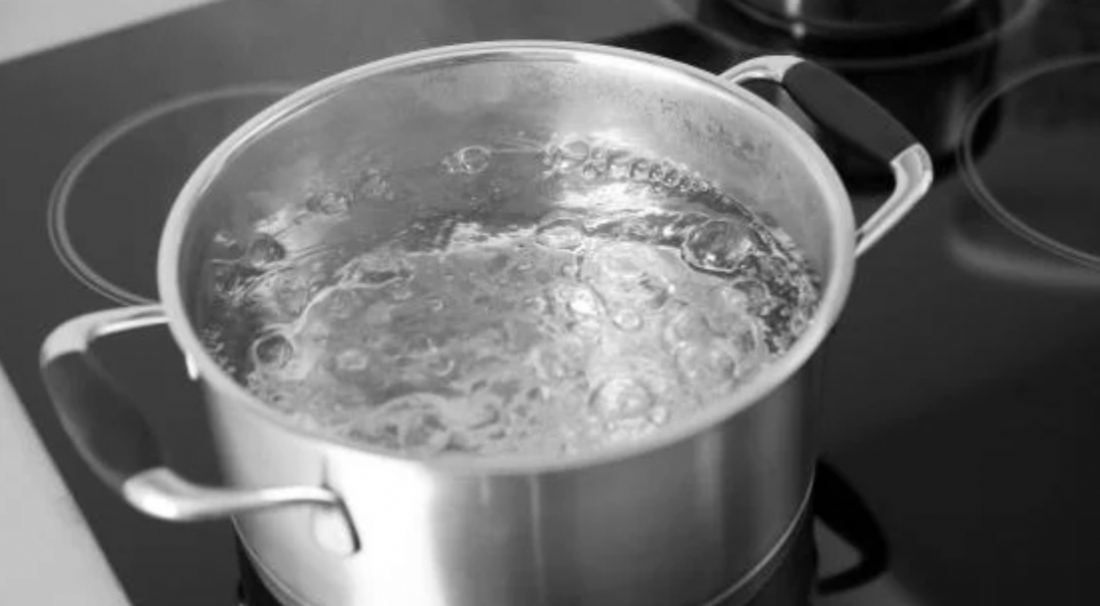 Mulher joga água quente nas partes íntimas do marido após sofrer violência em Imbituba