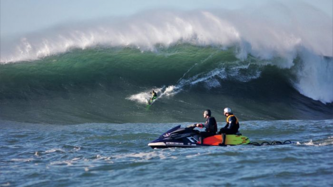 Jaguaruna e Nazaré, em Portugal, estão perto de serem cidades irmãs devido à ondas gigantes