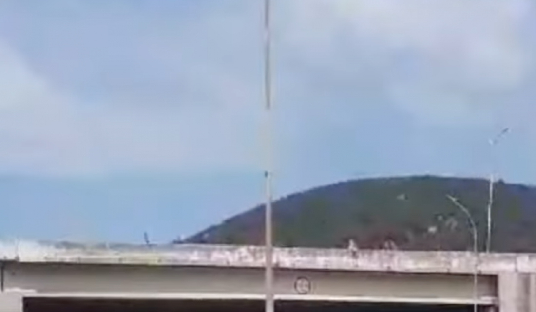 Policial que salvou mulher em viaduto de Imbituba recebe moção honrosa