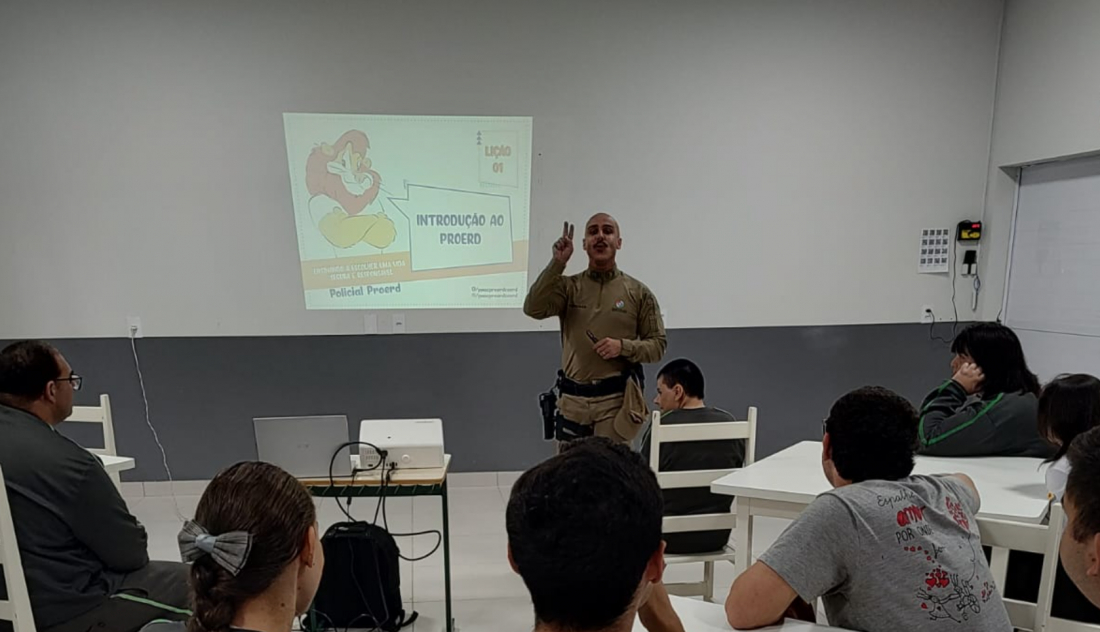 PROERD implementa atividades em Gravatal incluindo alunos da APAE