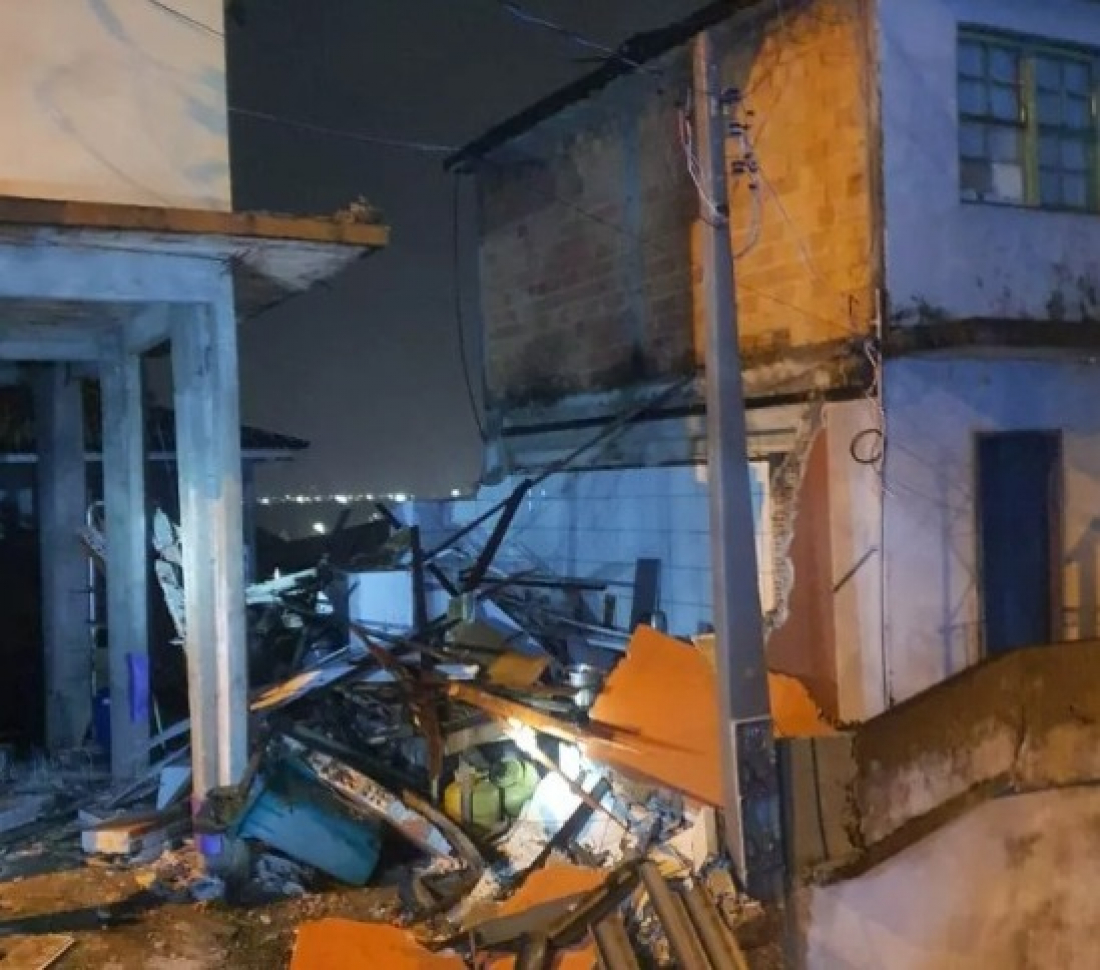 Residência desaba em Florianópolis após explosão de gás