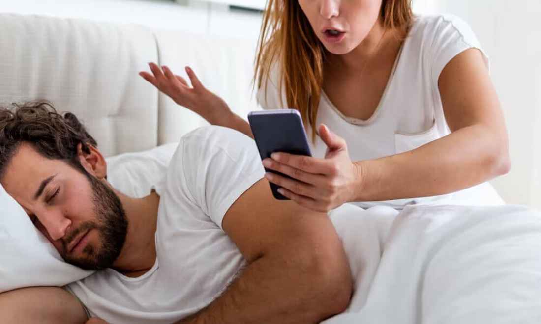 Jovem descobre que ela e seu namorado traíam com o mesmo homem