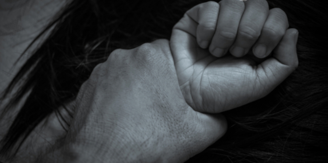 Homem com mandado de prisão por 'estupro de vulnerável' é detido em Laguna