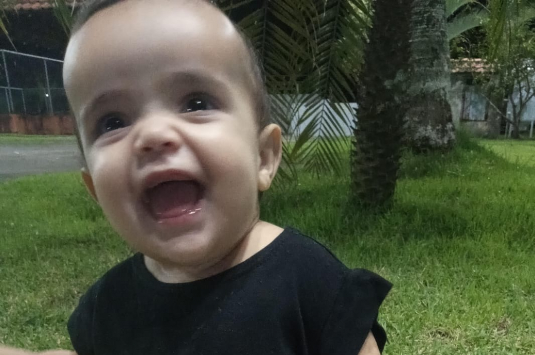 Família luta por cirurgia de R$30.000 para bebê de 1 ano diagnosticada com Laringomalácia
