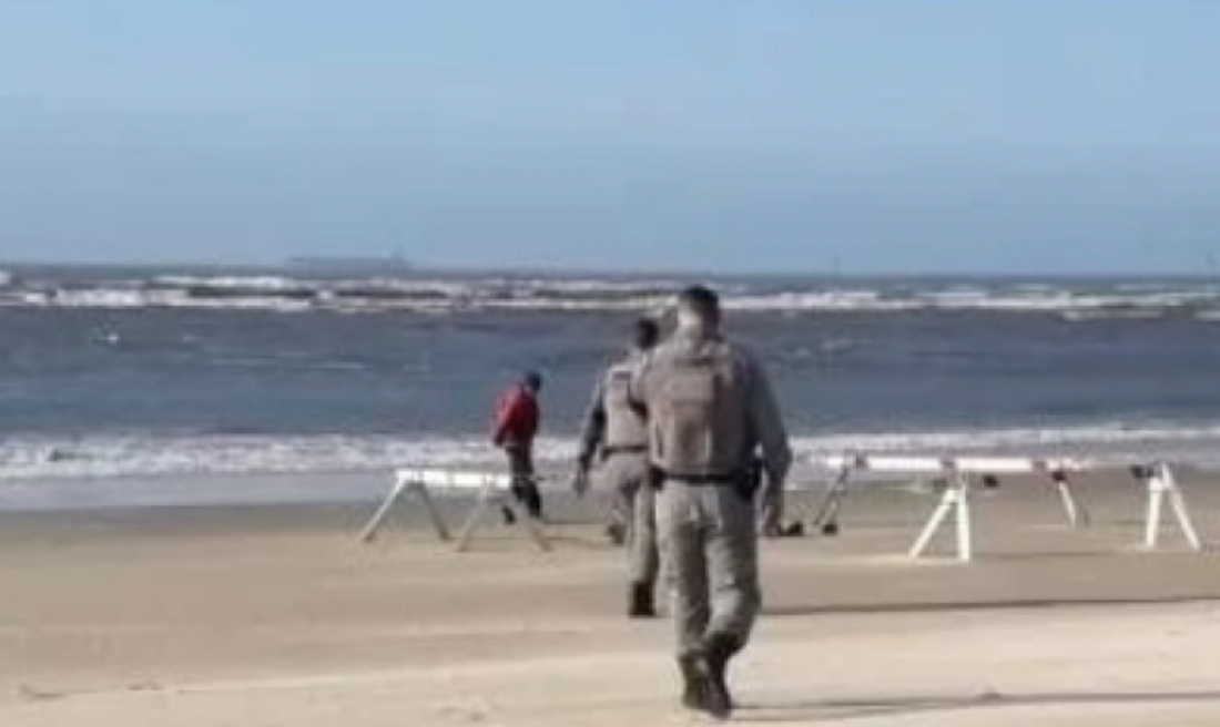 Corpo é encontrado por moradores na Praia do Porto, em Imbituba, nesta terça (26)