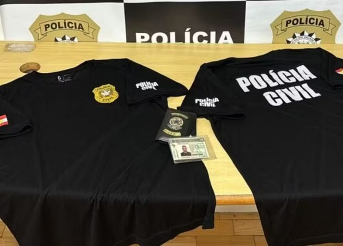 Mãe e padrasto condenados por morte de criança em SC são presos com roupa da polícia