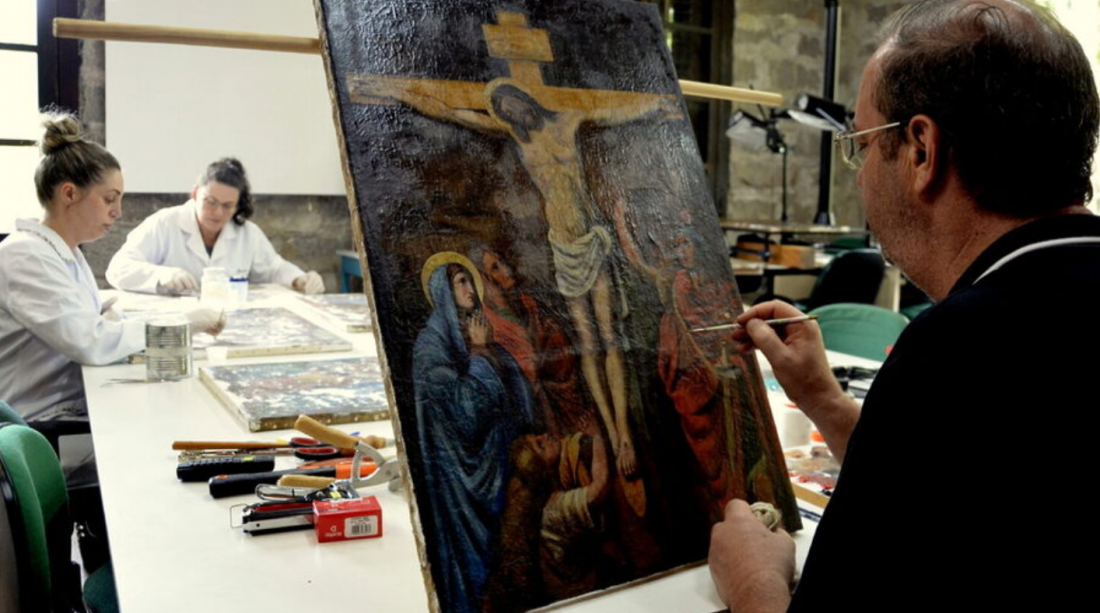 Telas da 'Via Sacra' originárias do século 19 são restauradas em Orleans