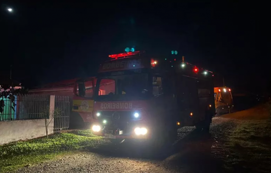 Em SC: Homem tem 50% do corpo queimado após apagar incêndio com mangueira de jardim