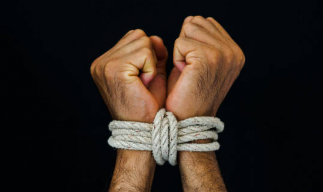 Homem é encontrado amarrado em possível tentativa de homicídio por tráfico de drogas em Tubarão