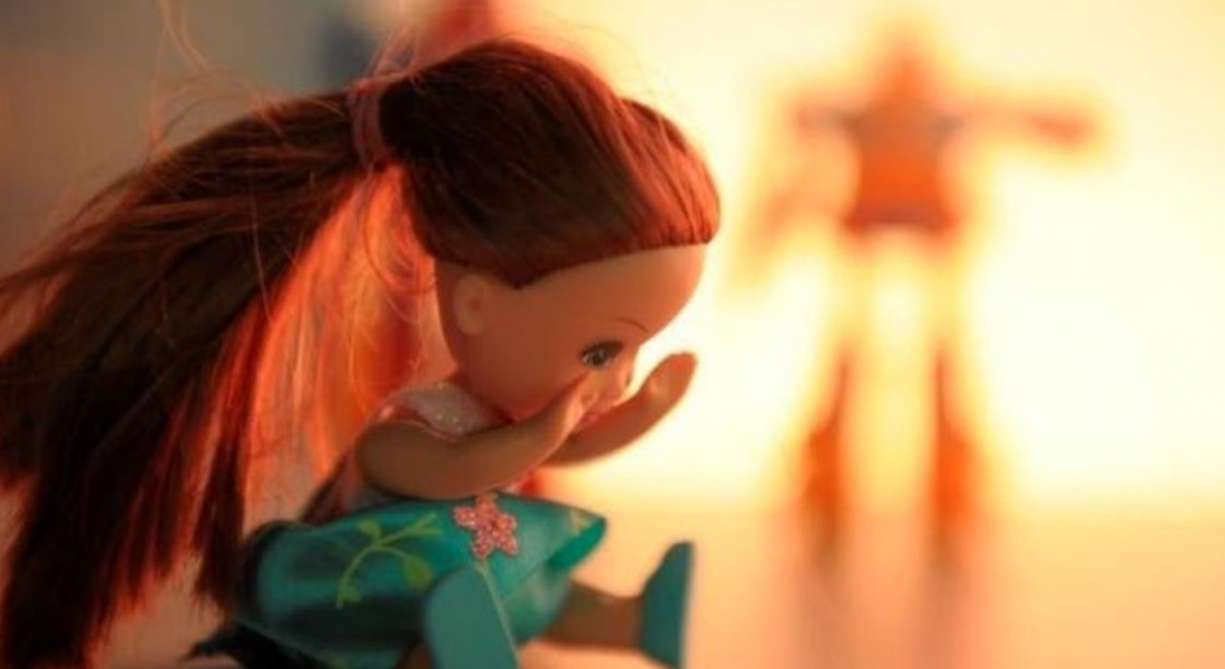 Estudante de SC é preso por armazenar roupas de criança e conteúdo pornográfico infantil