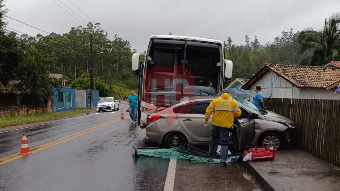 Colisão entre carro e ônibus na SC-390 resulta em duas mortes nesta sexta-feira (5)