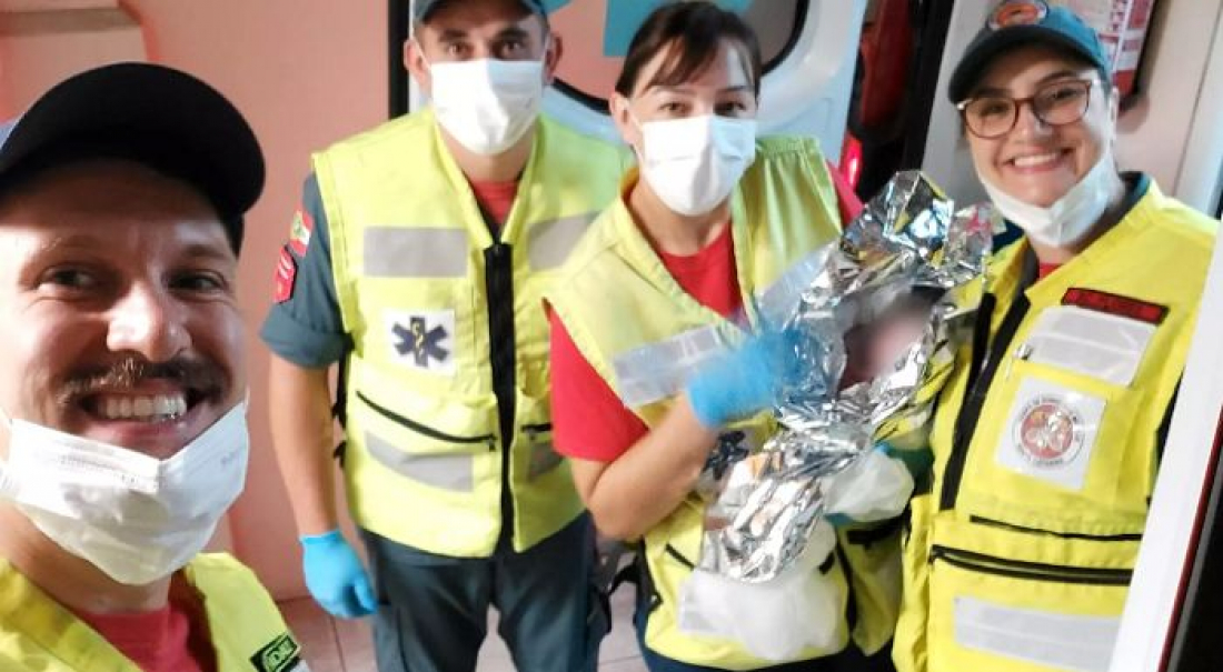 Em SC: mulher dá a luz à filha dentro de viatura dos bombeiros em SC