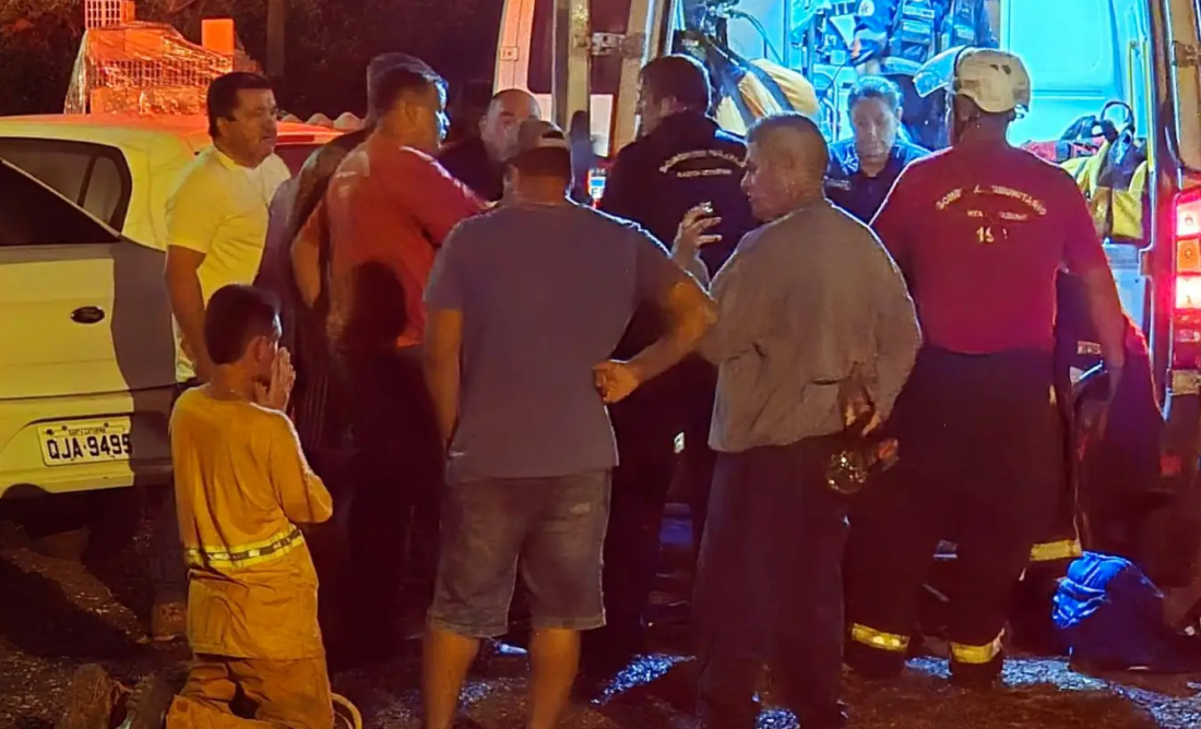 Motorista é reanimado após carro cair em rio no centro de São Joaquim; mas morre logo depois