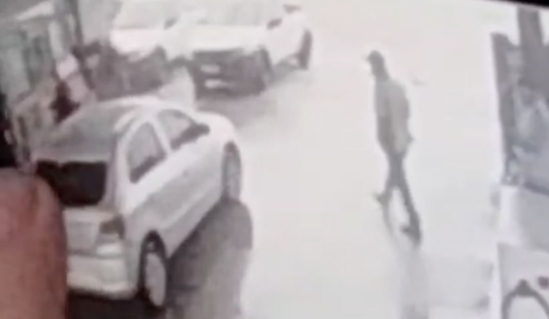 Imagens da câmera de segurança mostram momento que frentista é atingido com tiro em Jaguaruna