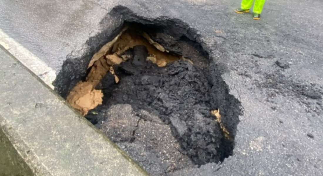 (Vídeo) Veja a cratera que se formou na pista Sul/Norte no Morro dos Cavalos