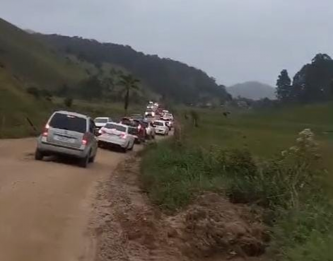 Moradores reivindicam pavimentação da SC-435, alternativa à BR-101