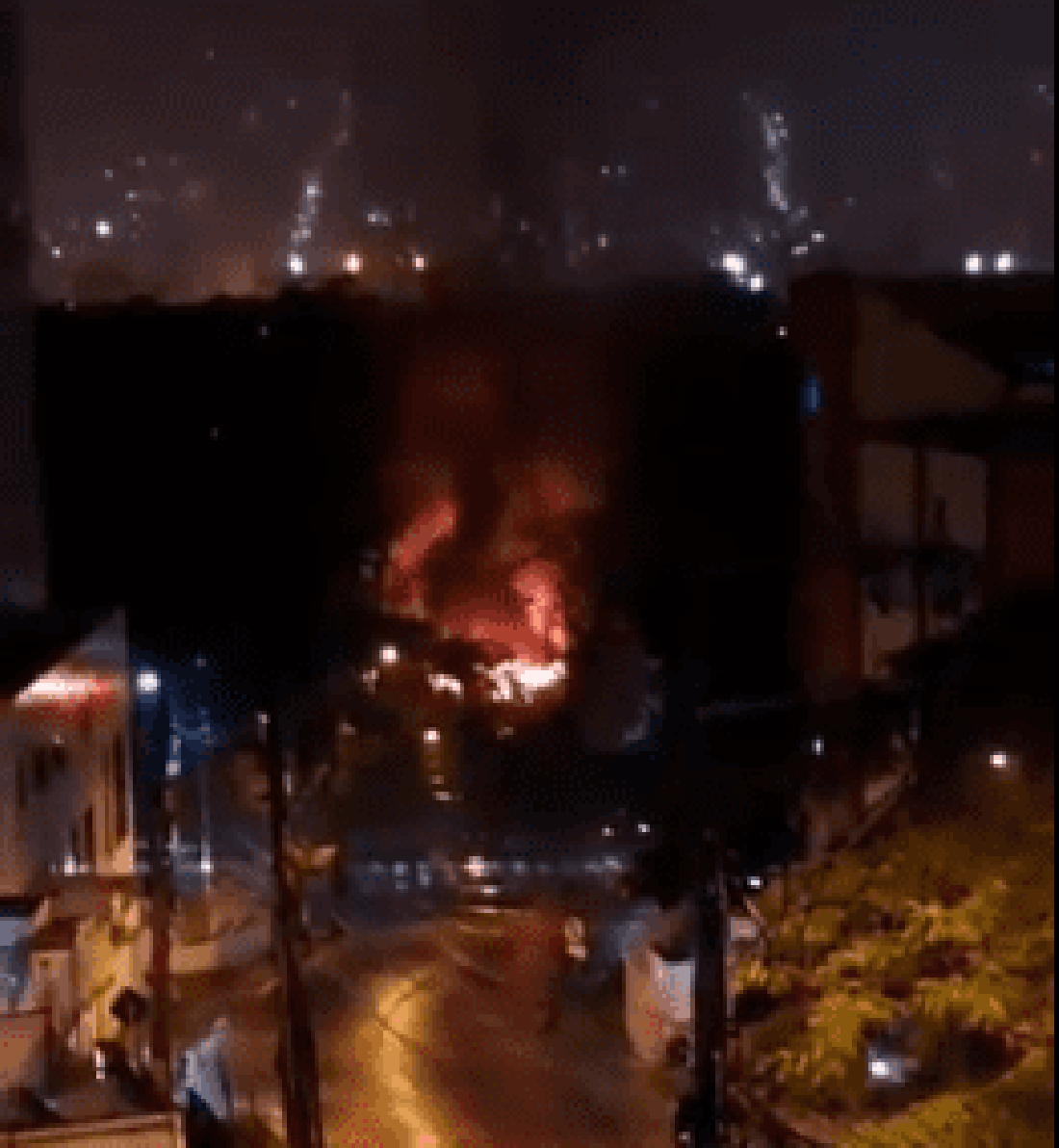 Prédio próximo a UFSC é atingido por incêndio